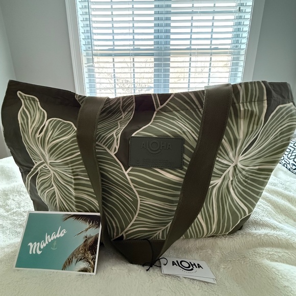 New!! Aloha Collection - HALO HALO - Reversible! - rare design!! - Picture 1 of 9